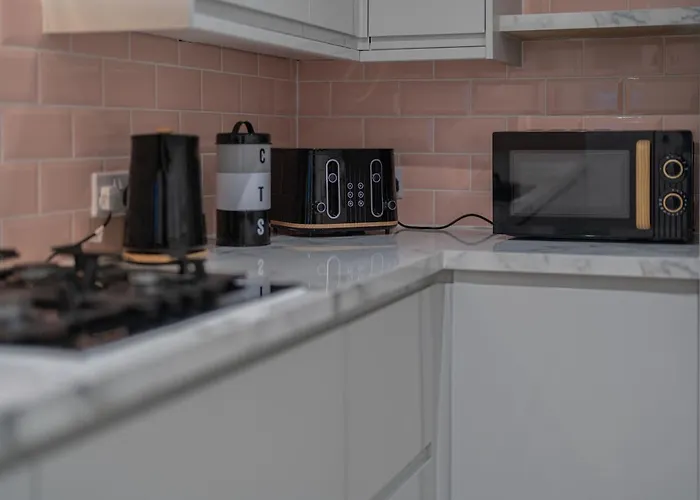 4 Bedroom House By Primal Estates Short Lets In Brighton