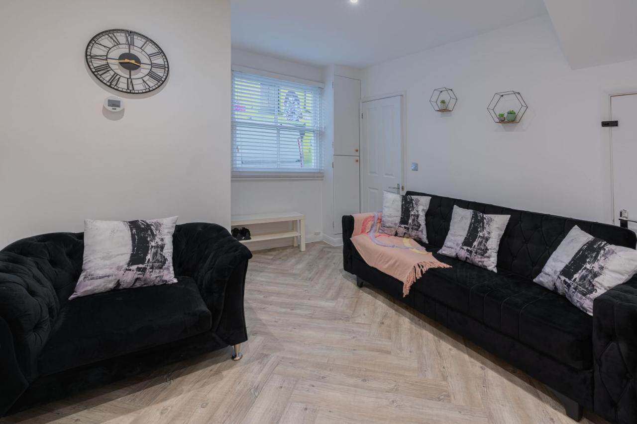 4 Bedroom House By Primal Estates Short Lets In * Brighton