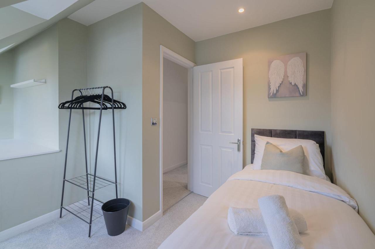 4 Bedroom House By Primal Estates Short Lets In Brighton